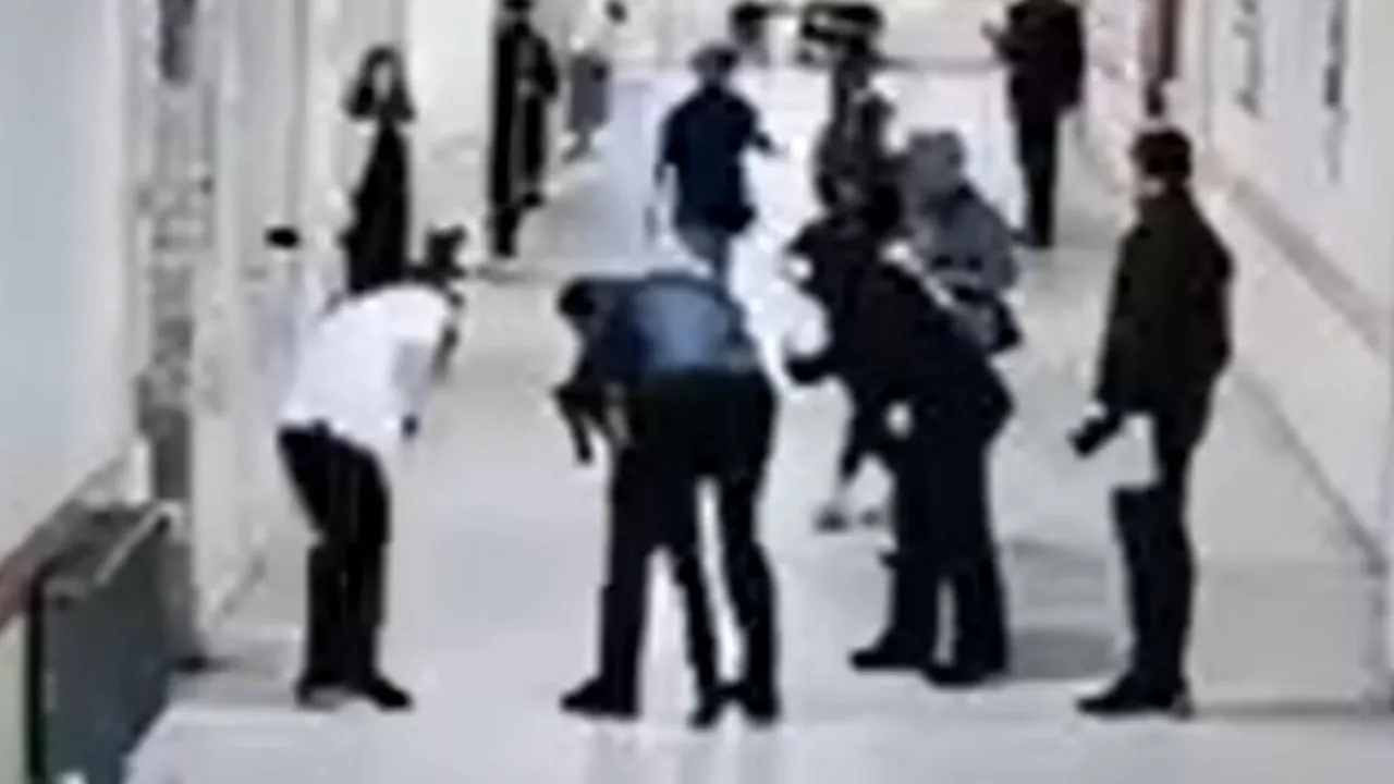 Boğulma tehlikesi geçiren öğrenciye, öğretmenden Heimlich manevrası!