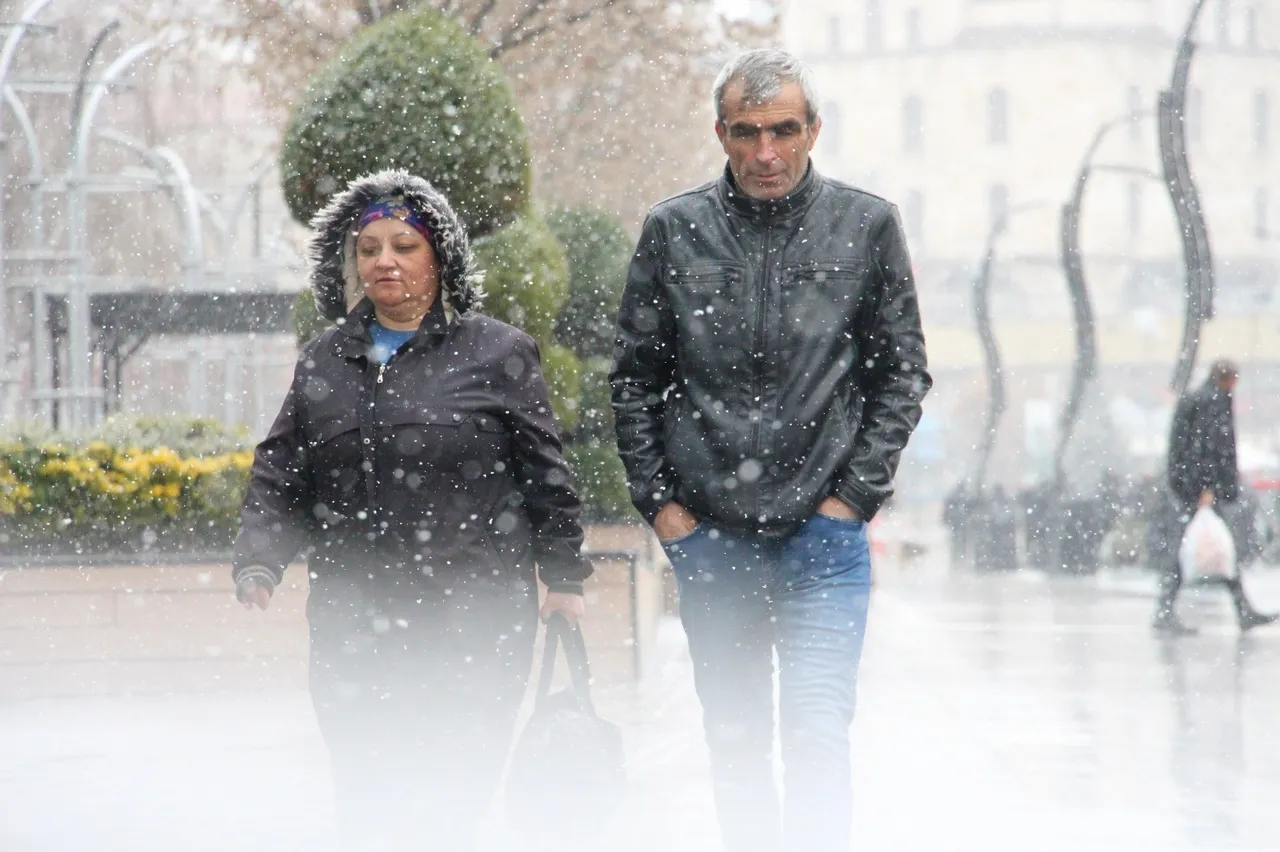 Bolu Valiliği saat verdi! 20 santimetrelik kar yolda