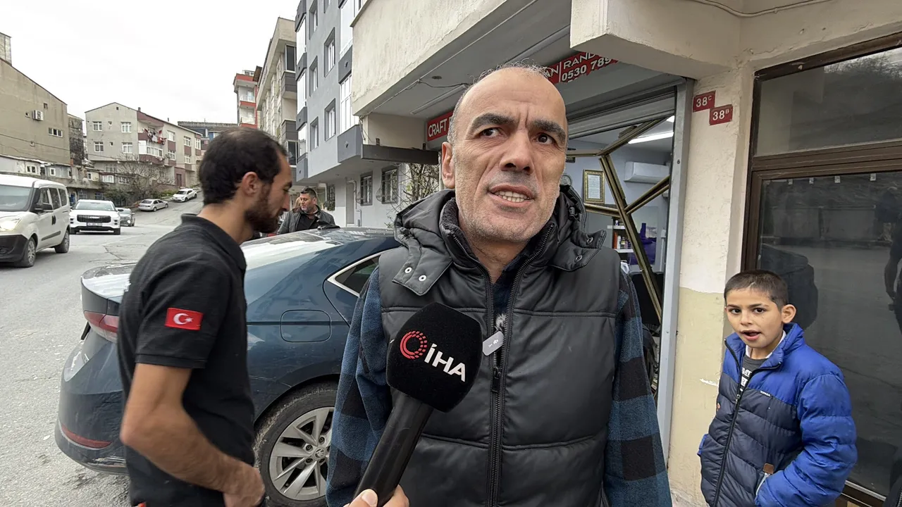 İstanbul’da tuhaf kaza: Tıraş olan müşteriye otomobil çarptı