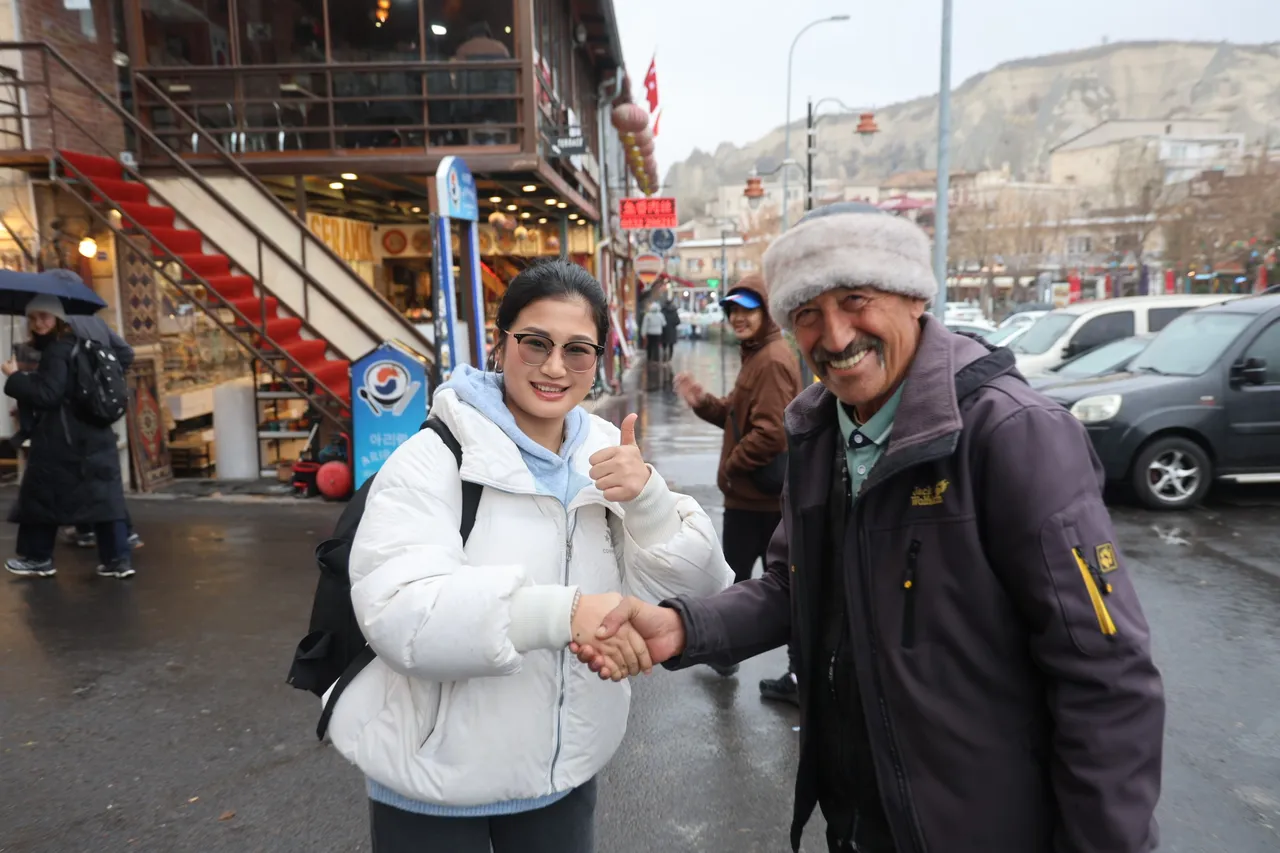 Kapadokya’nın gönüllü elçisi: 9 dil biliyor, görenler şaşırıyor