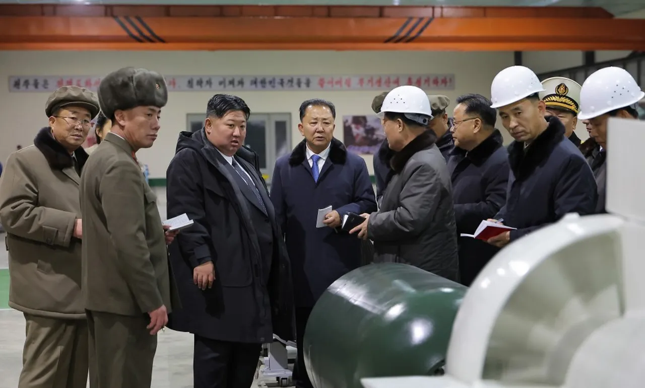 Kuzey Kore lideri Kim yeni nükleer denizaltını denetledi: Düşmanlarımız en acımasızı ile karşılacak