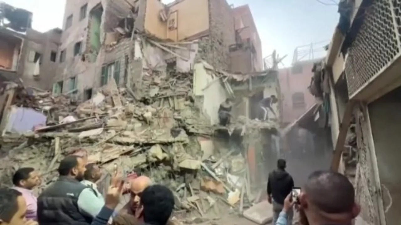 Mısırda 5 katlı bina çöktü! Çok sayıda ölü var