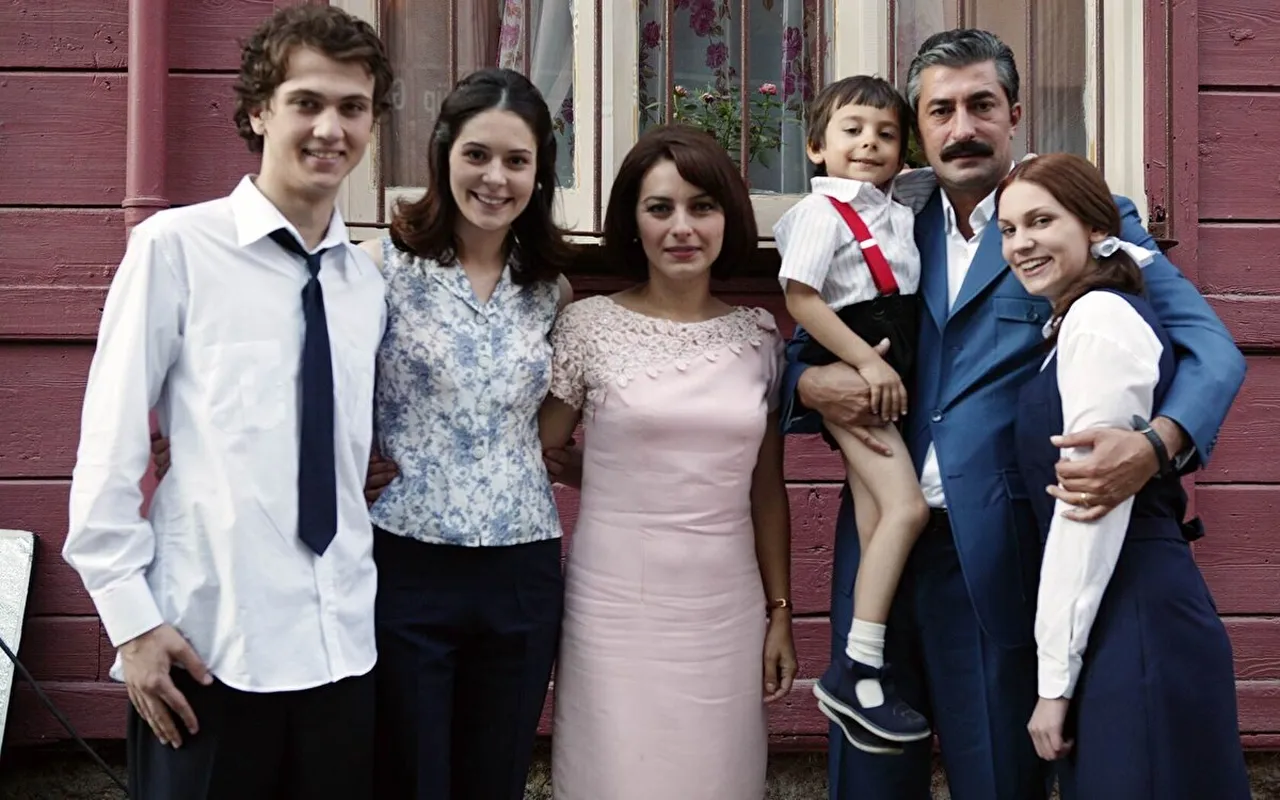 Öyle Bir Geçer Zaman Ki’nin Küçük Osman’ı Emir Berke Zincidi yıllar sonra ortaya çıktı! Görenler tanıyamadı