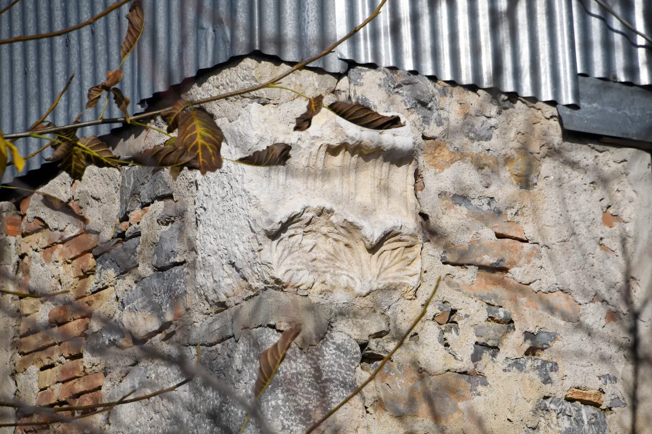 Roma dönemine ait Meyre Zeus tapınağı köy evlerinin temelinde yaşıyor