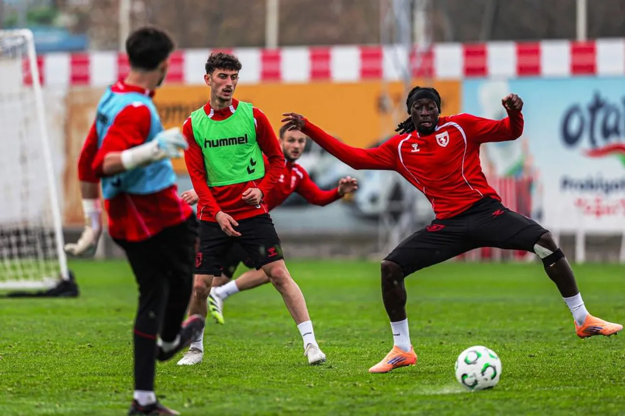 Samsunspor'da Ntcham hariç sakatlığı bulunan futbolcular salon ve saha çalışmalarına başladı
