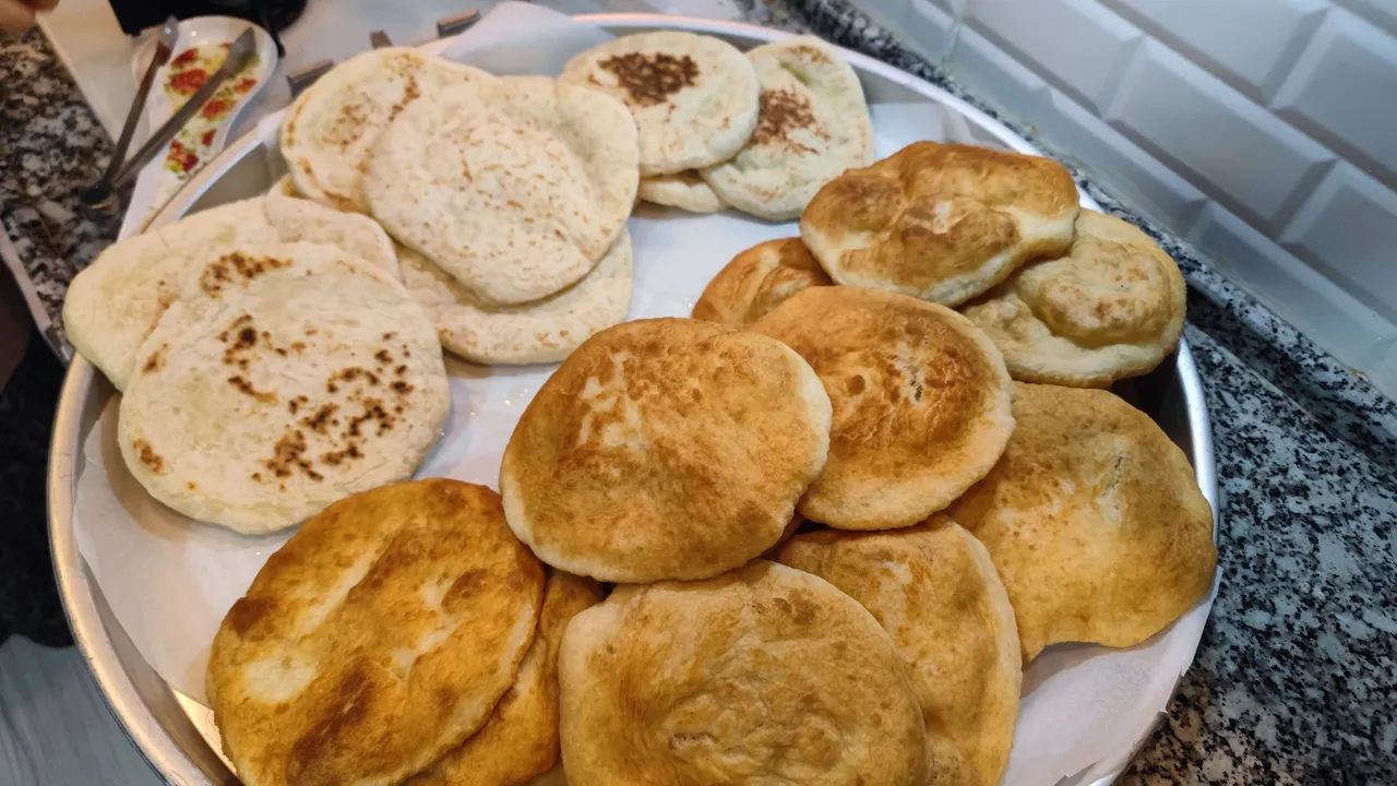 Üç ayların bereketi camilerde paylaşılıyor: ilk namaz çöreği geleneği sürüyor