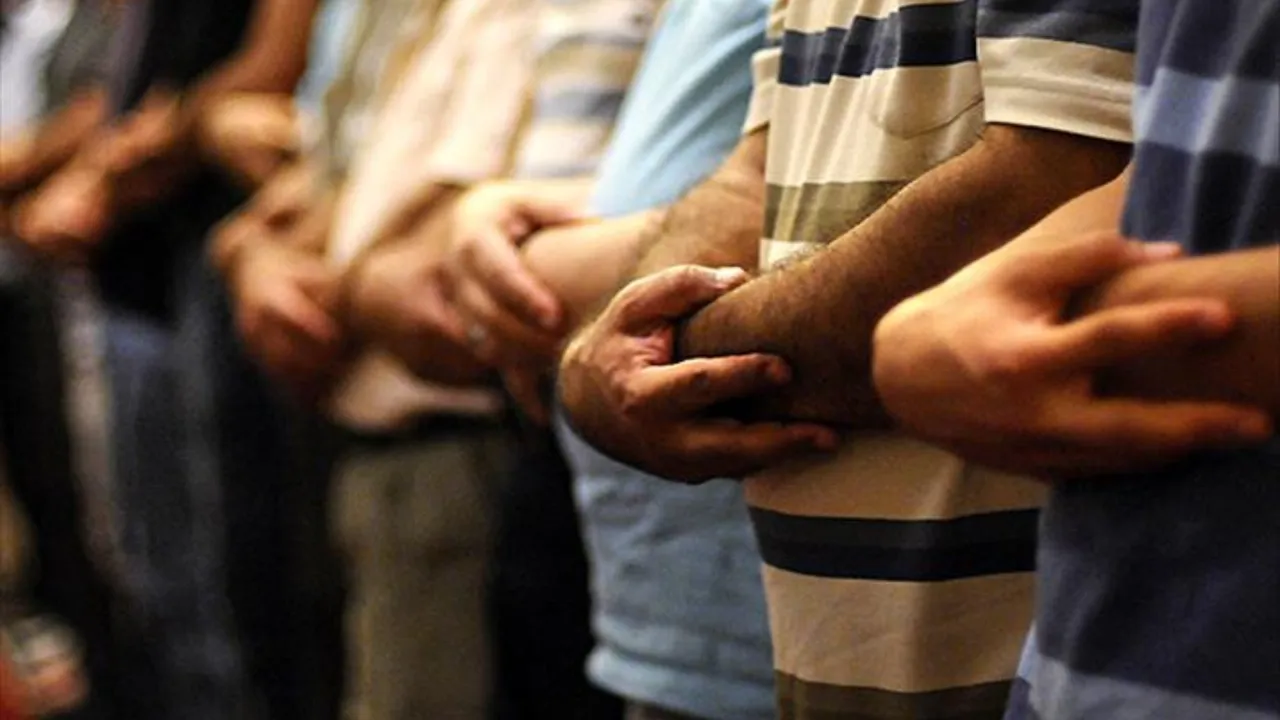 Üç ayların ilk cuma namazı vakitleri paylaşıldı! Bugün cuma namazı saat kaçta başlayacak/bitecek?