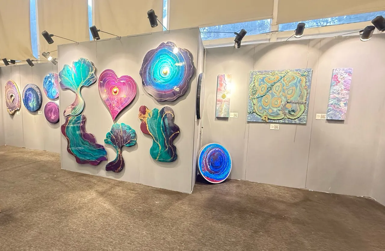 “Zamanın Ötesinde”: İffet Saraçoğulları’ndan zamansız bir durak