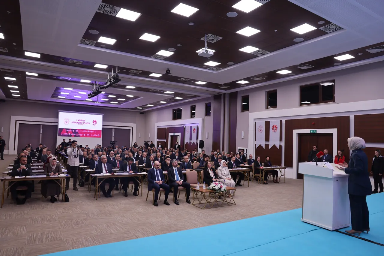 Aile ve Sosyal Hizmetler Bakanı Göktaştan İl Müdürlerine  saha odaklı yönetim  uyarısı