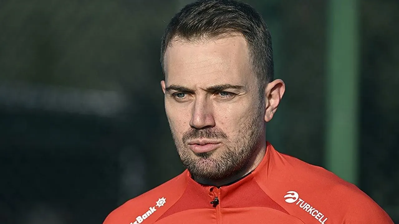 Beşiktaş'ın eski hocasından Mert Günok iddiası: Fenerbahçe'ye dönebilir