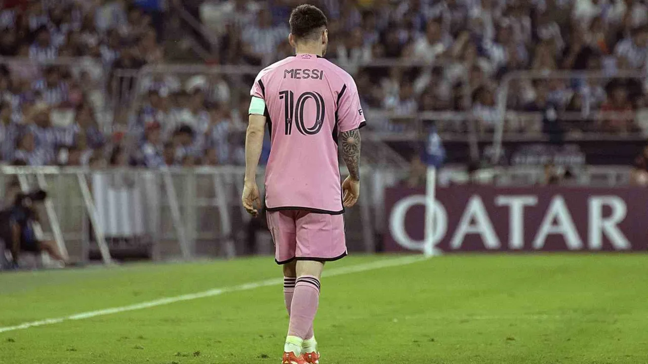 Cristiano Ronaldo, Lionel Messi'yi ikiye katladı: 2025 yılının en çok kazanan futbolcuları belli oldu