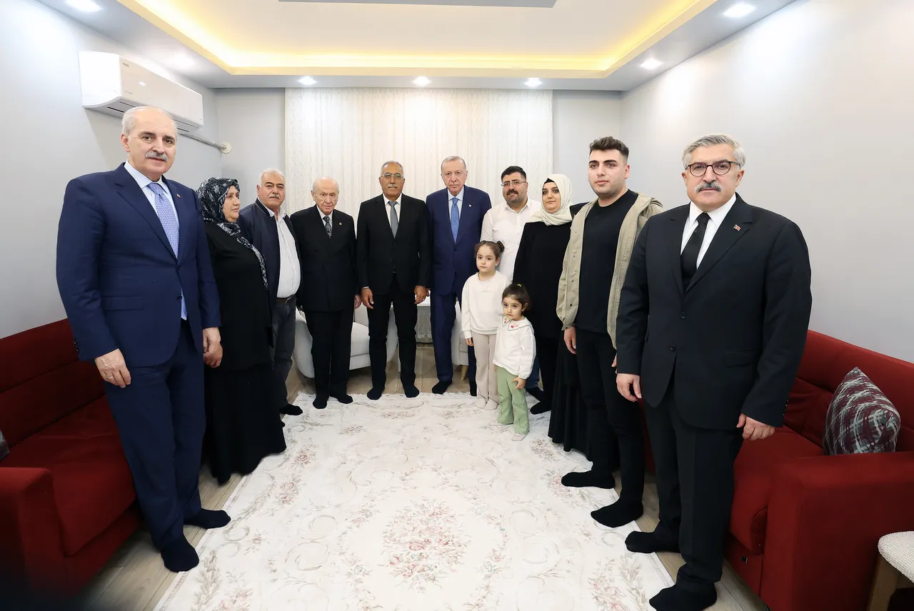 Cumhurbaşkanı Erdoğan'dan depremzede aileye ziyaret