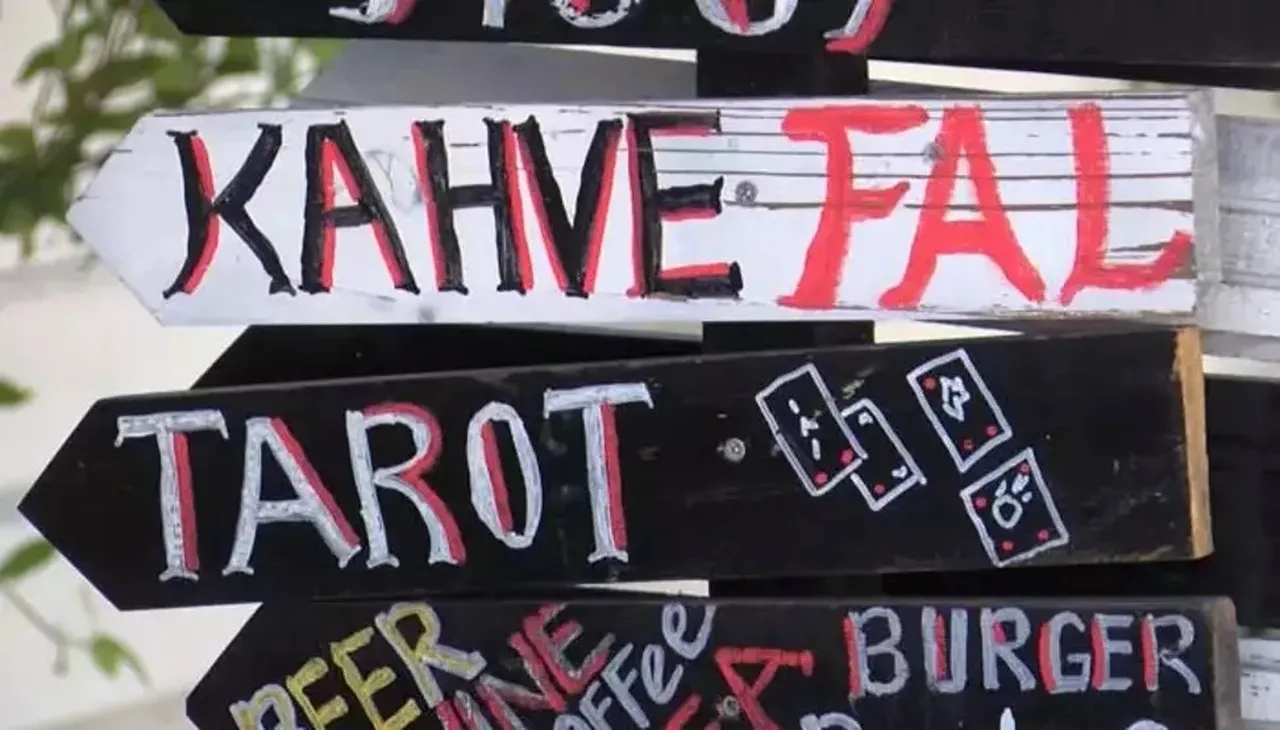 Falcıların aylık geliri 2 milyon TL'nin üzerinde: Kafe ruhsatı ile hayal satıyorlar