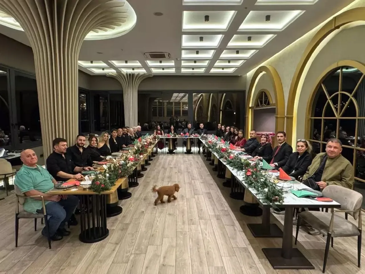 İzzet Yıldızhan’dan samimi aile pozu! Sır gibi sakladığı eşi de karede