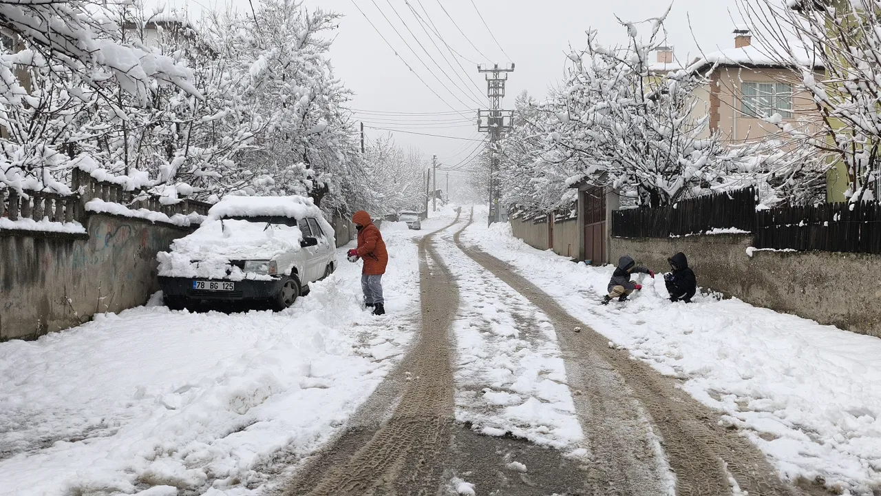 Kar kalınlığı 20 santimi aşacak! Valilikten kritik uyarı geldi