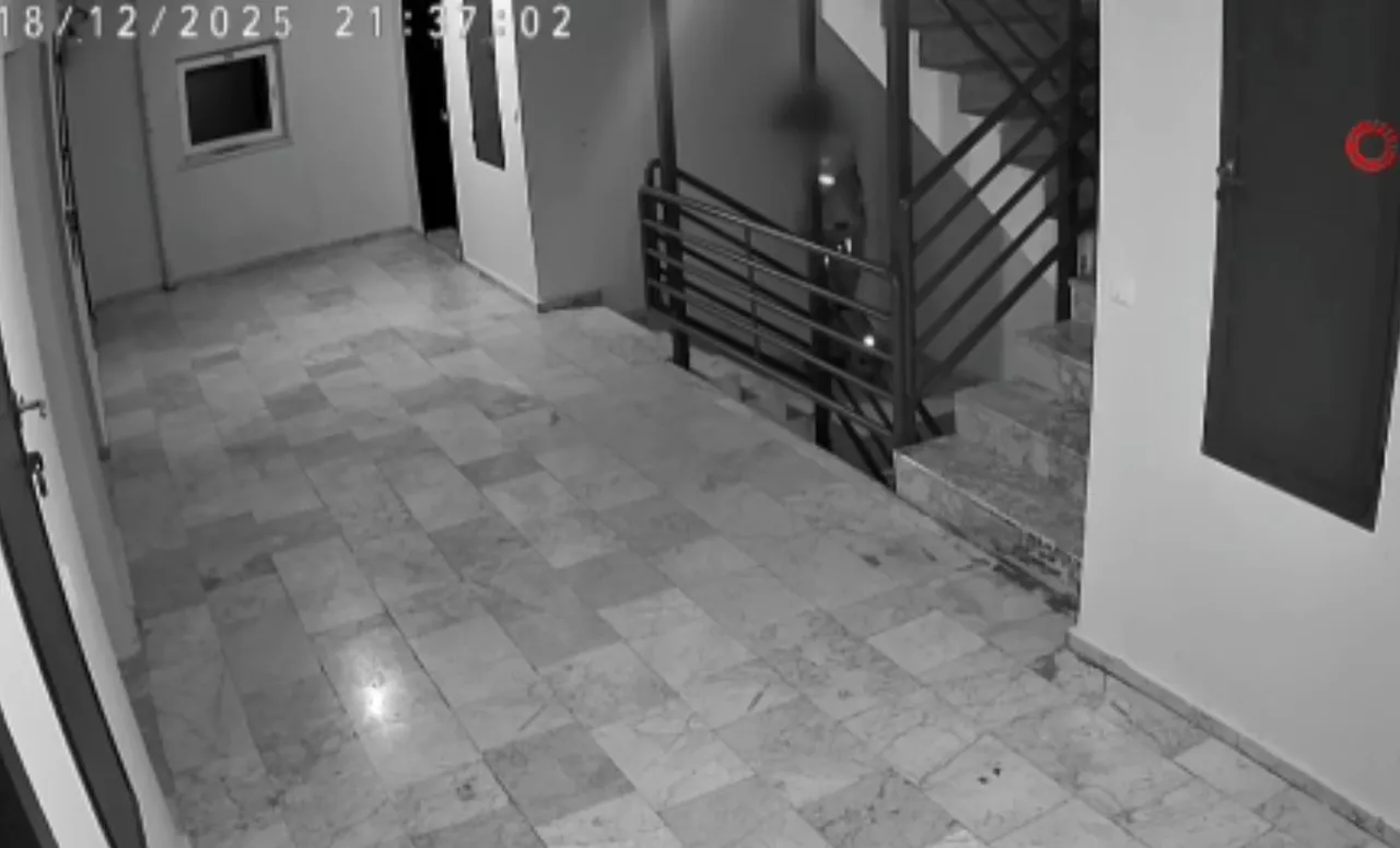 Mide bulandıran anlar! Kurye, sipariş götürdüğü binaya tuvaletini yaptı