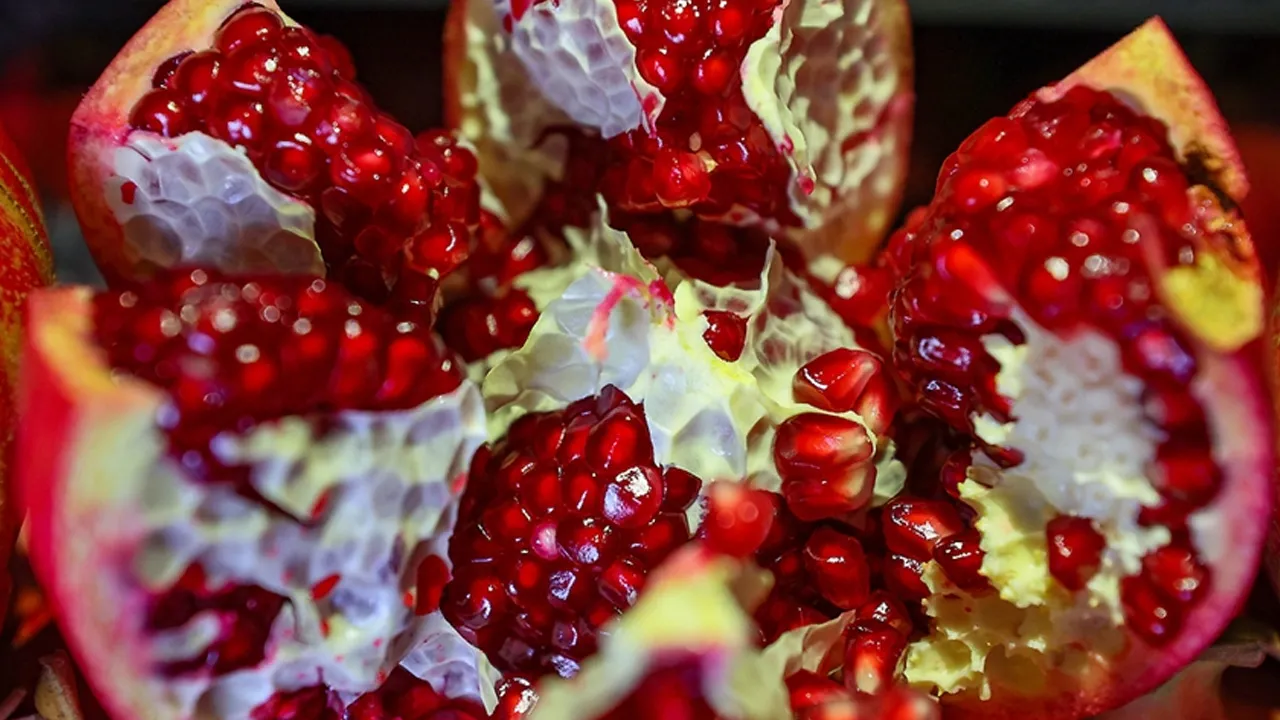 Nar yediğinizde bağırsağınızda neler oluyor?