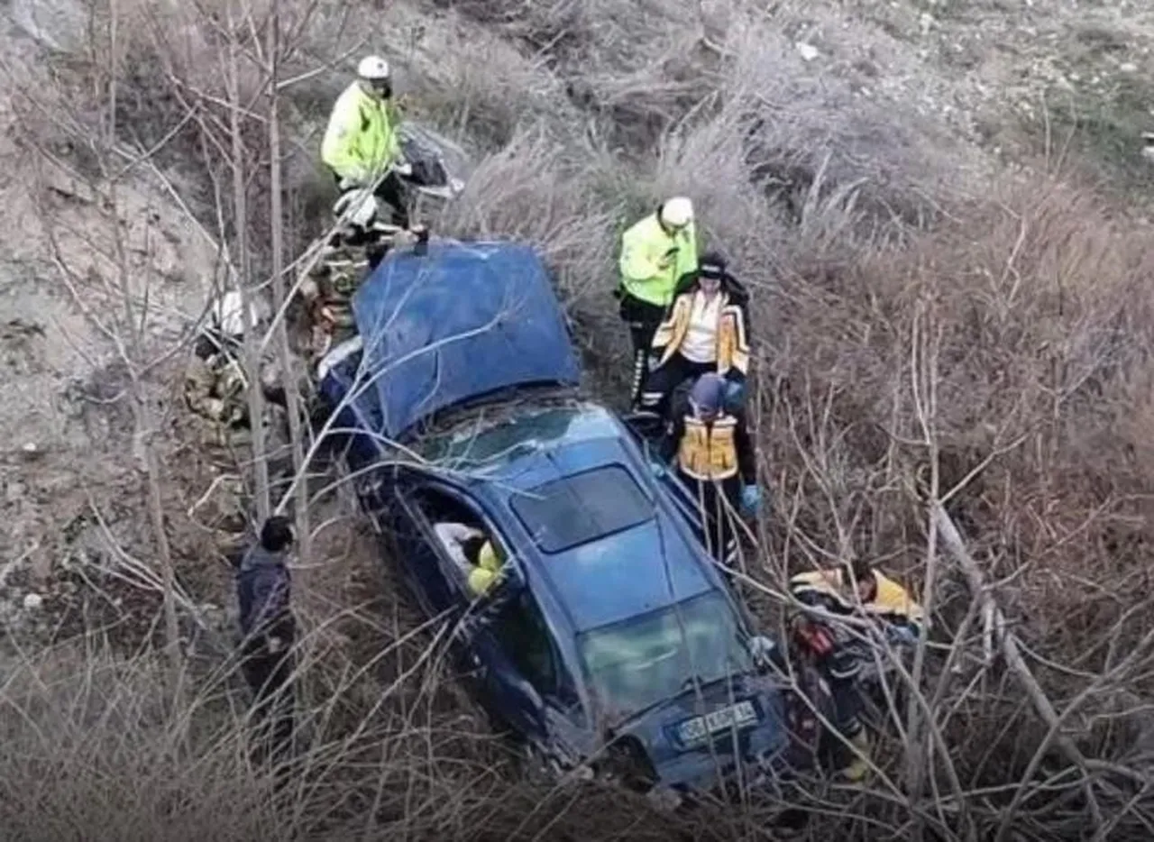 Otomobil şarampole uçtu! Anne baba ve bebekleri hayatını kaybetti