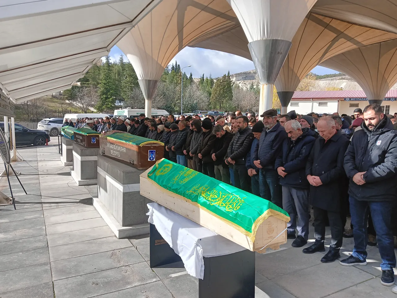 Otomobil şarampole uçtu! Anne baba ve bebekleri hayatını kaybetti