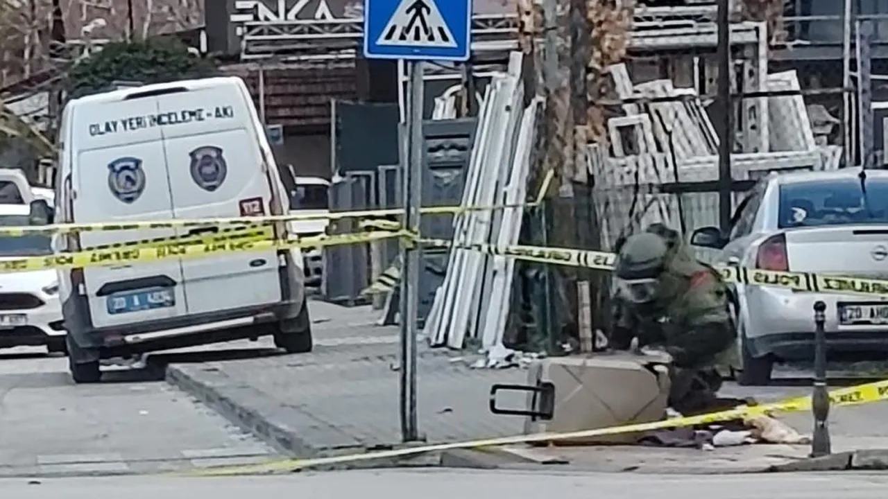 Pamukkale'de bomba paniği! Cadde kapatıldı, fünyeyle müdahale edildi