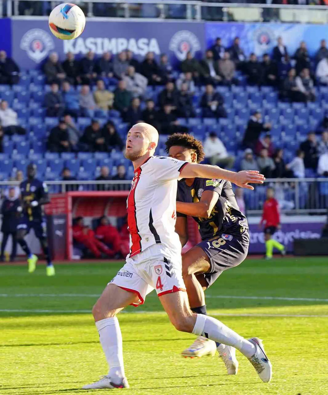 Samsunspor, Süper Lig 2024-2025 sezonunun 10'uncu haftasında Kasımpaşa'yı deplasmanda 4-1 yendi