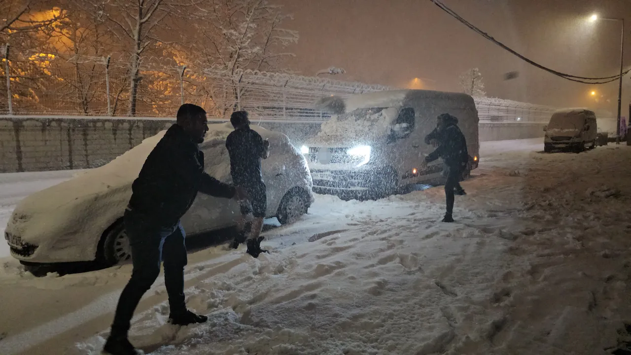 Türkiye kara teslim oldu: 600'e yakın köye ulaşım yok!