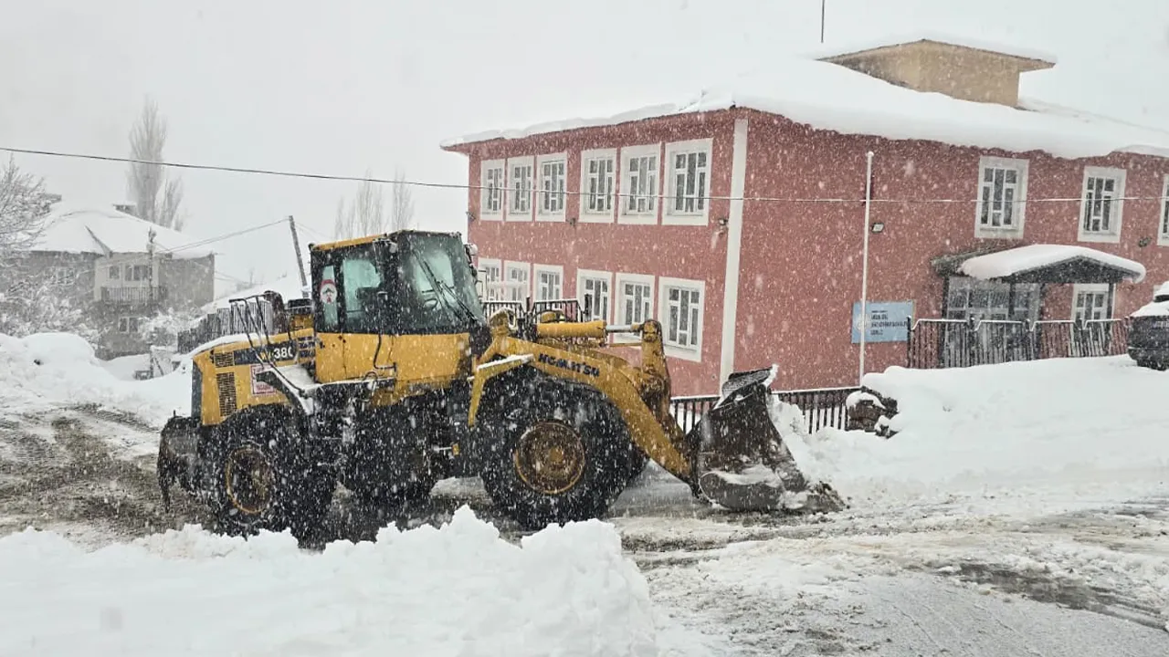 Türkiye kara teslim oldu: 600'e yakın köye ulaşım yok!