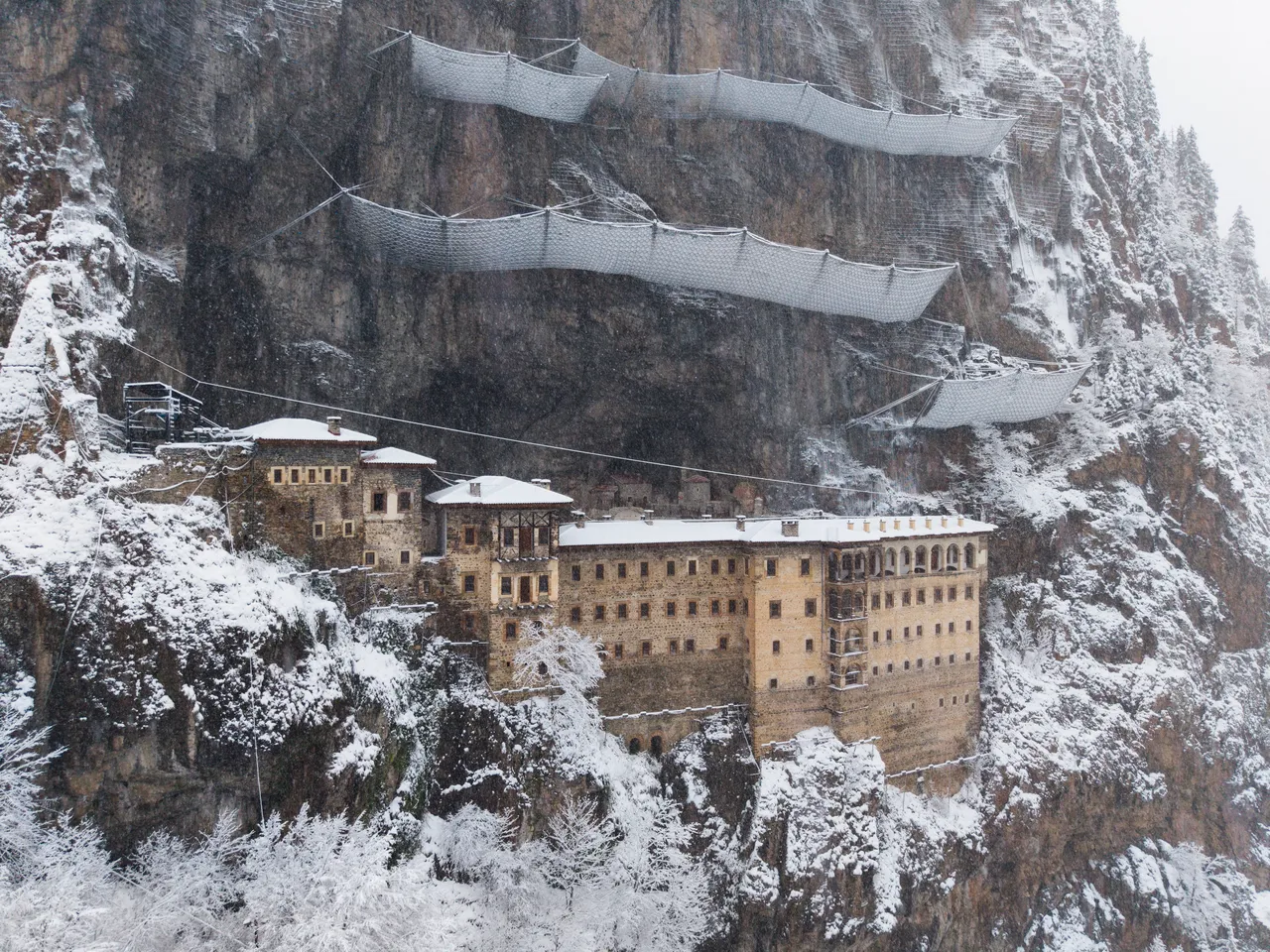 Altındere Vadisi ve Sümela Manastırı’nda kartpostallık görüntüler