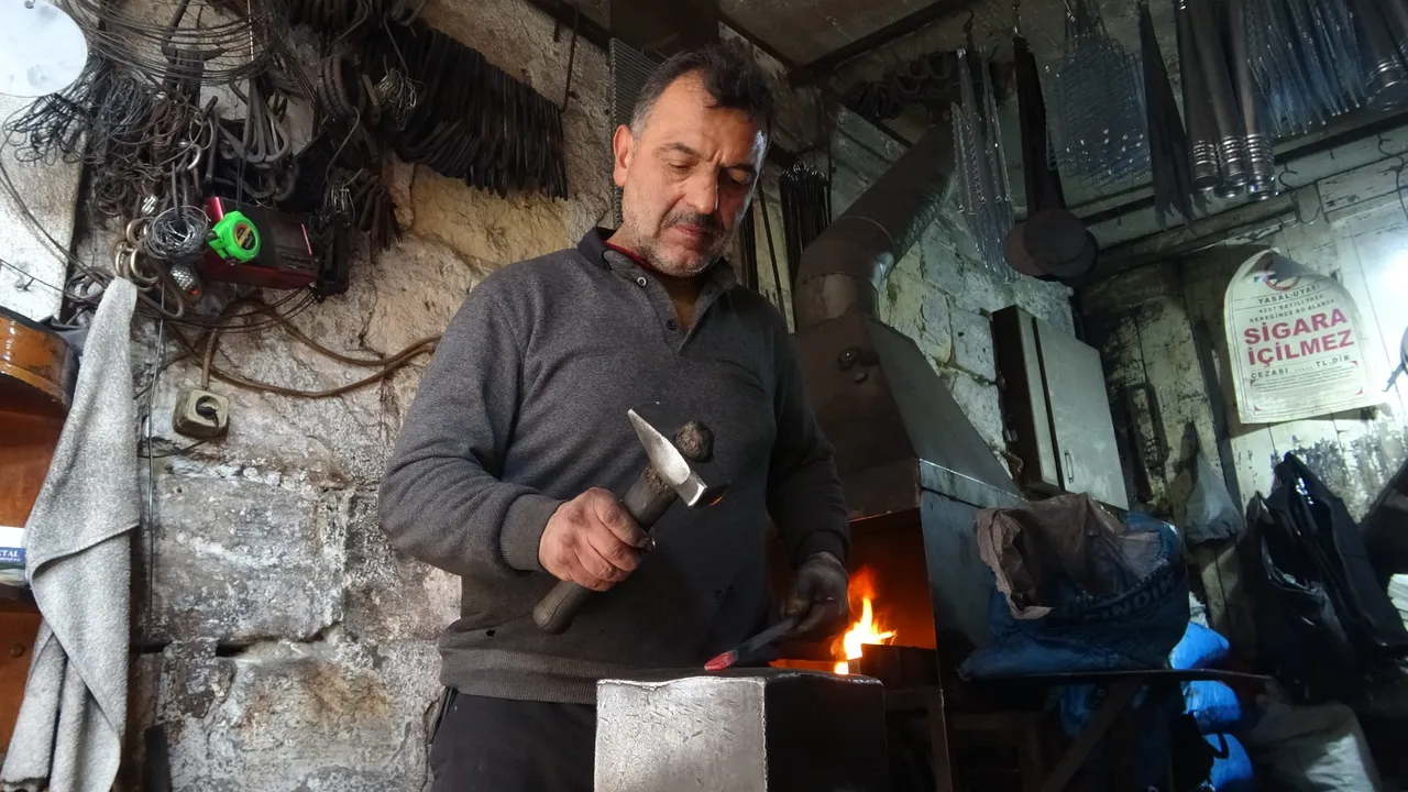 Asırlık gelenek! 42 yıldır devam ettirdiği baba mesleğiyle Avrupa'ya açıldı
