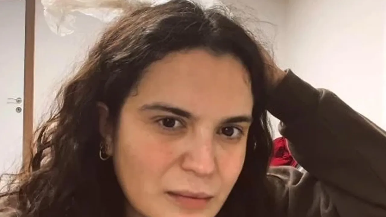 Aslı Bekiroğlu'nun kafasına kapı düştü! Sahnede korkutan anlar