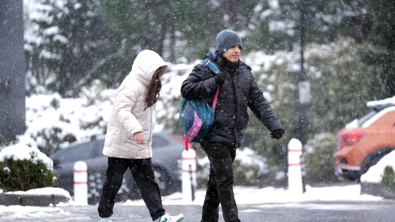 Eğitime kar engeli! Çok sayıda ilde pazartesi günü okullar tatil edildi 