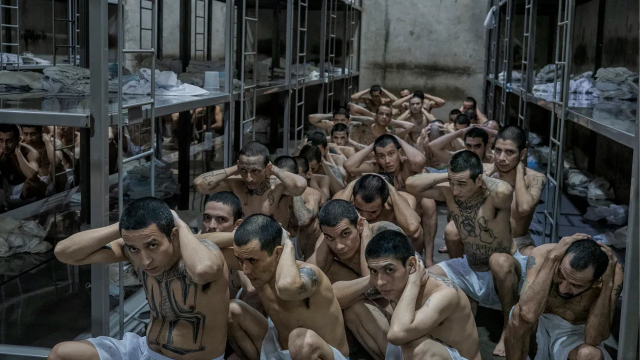El Salvador'un 'mega cehennemi': CECOT Hapishanesi ve ABD’nin yargısız sürgün skandalı