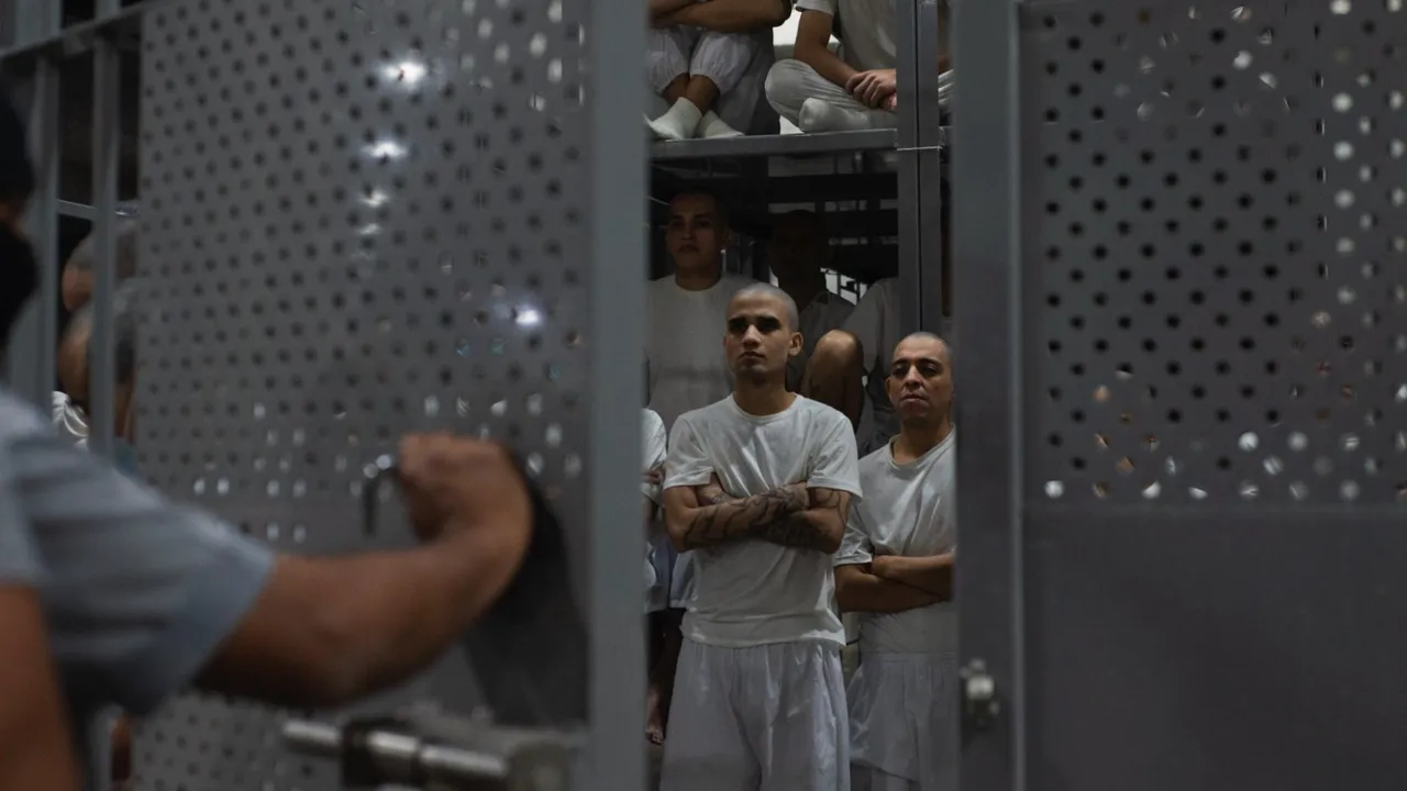 El Salvador'un 'mega cehennemi': CECOT Hapishanesi ve ABD’nin yargısız sürgün skandalı