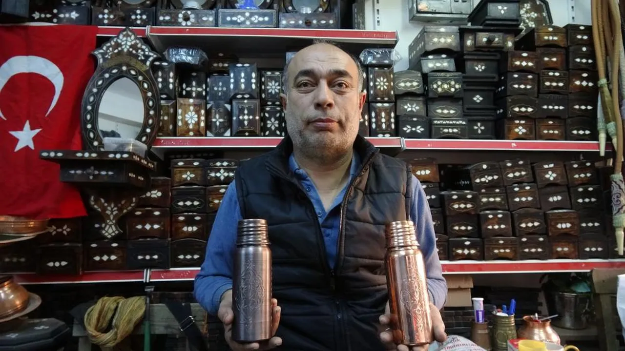 Gaziantep'te bakır su matarası trend oldu: Fiyatı 3 bin TL'ye kadar çıkıyor