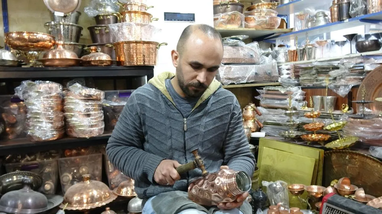 Gaziantep'te bakır su matarası trend oldu: Fiyatı 3 bin TL'ye kadar çıkıyor