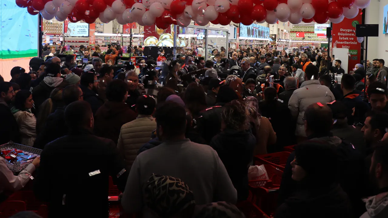 Gece yarısı gelip 9 saat beklediler