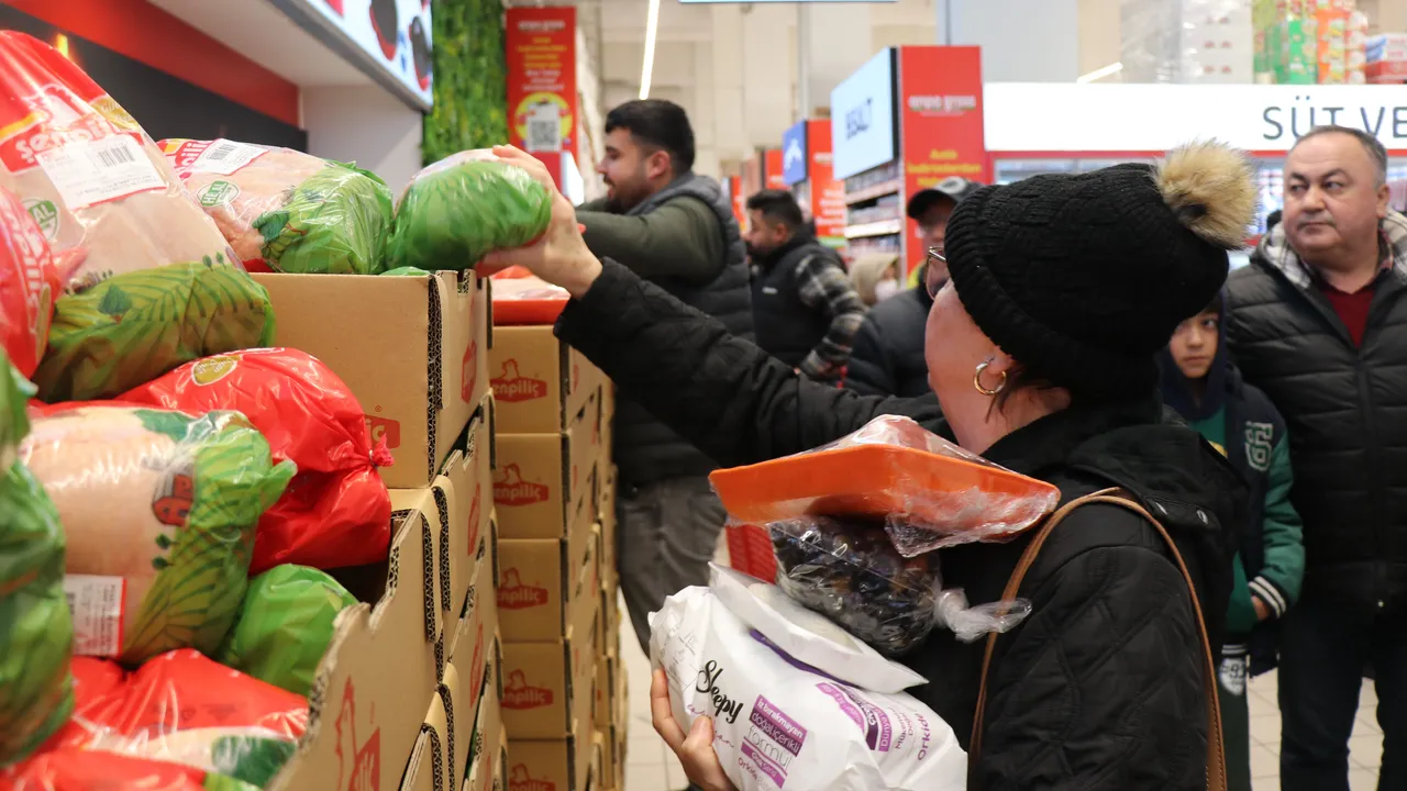 Gece yarısı gelip 9 saat beklediler
