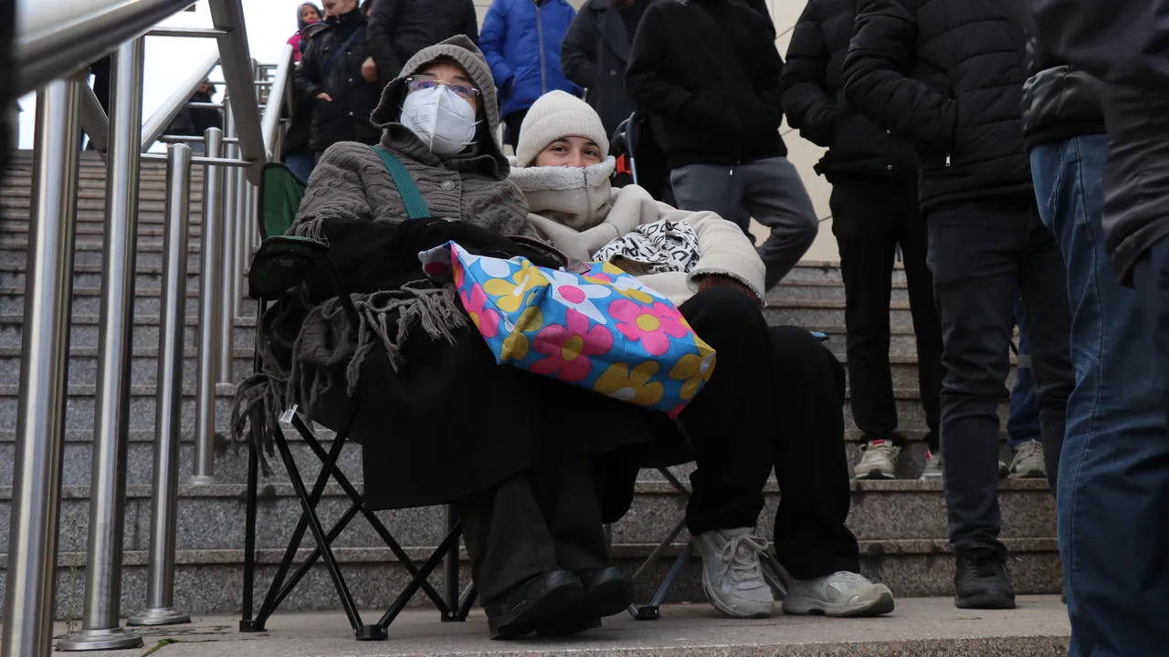 Gece yarısı gelip 9 saat beklediler