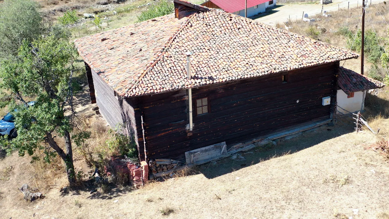 Kastamonu’da 126 yıllık çivisiz ahşap cami zamana direniyor