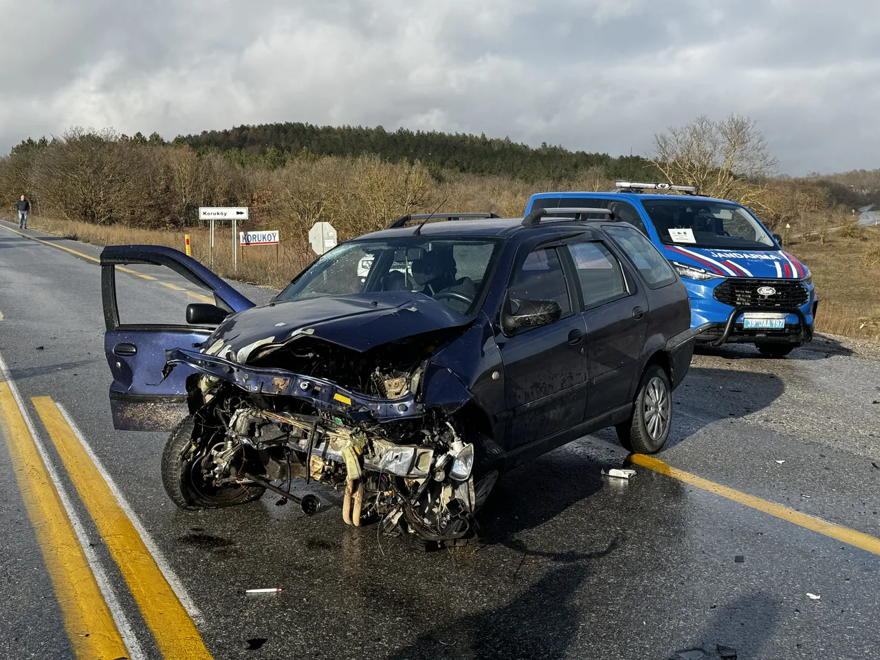 Kırklareli'nde iki otomobil kafa kafaya çarpıştı: Yaralılar var!