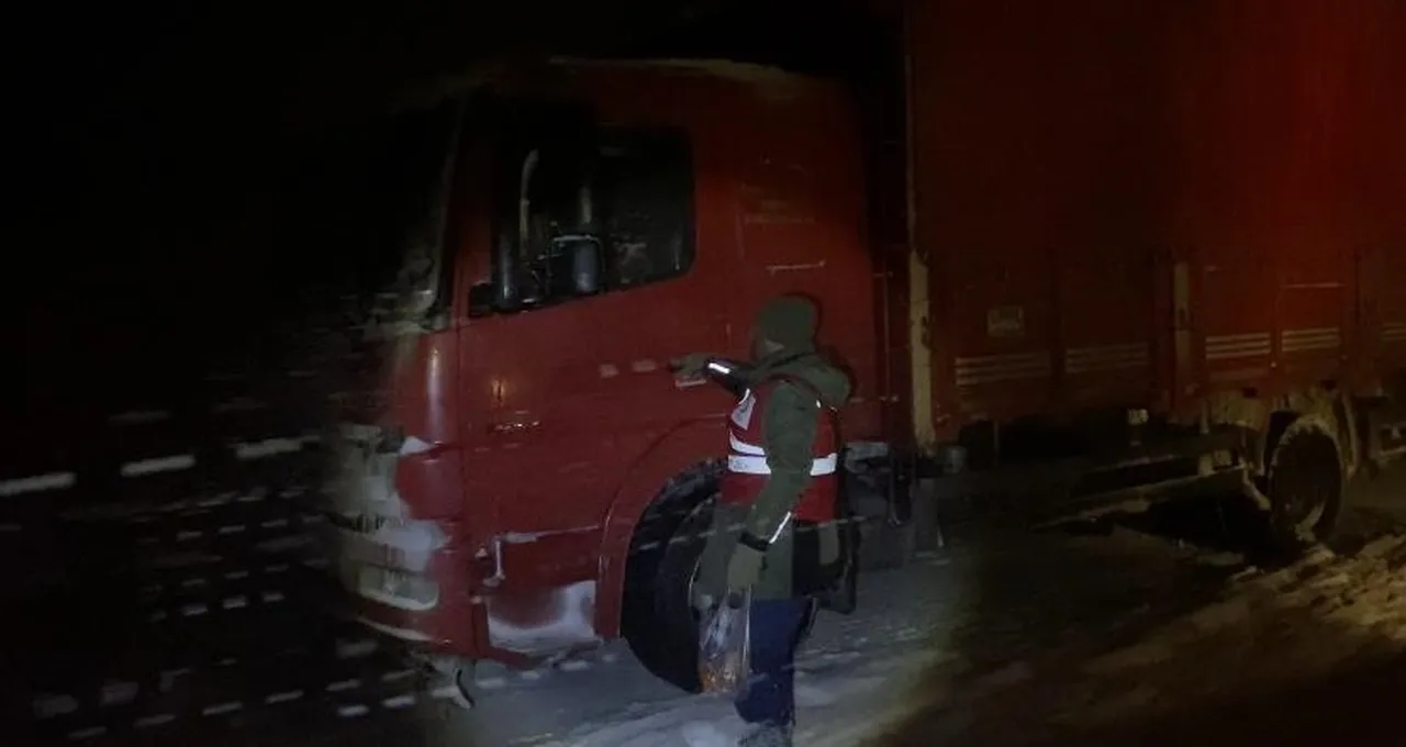 Kış şartları zorladı! Tendürek'te sürücüler mahsur kaldı