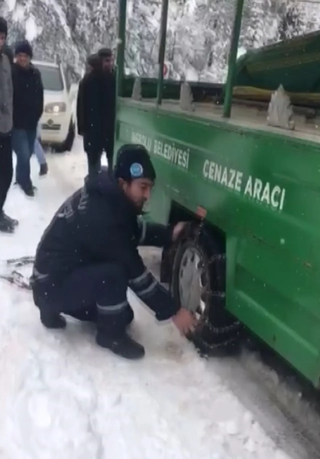 Kış şartları zorladı! Tendürek'te sürücüler mahsur kaldı