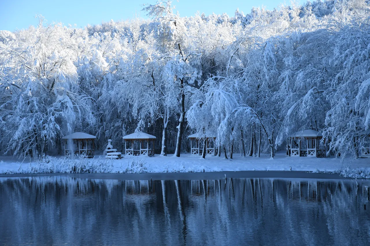Korugöl beyaza büründü: doğa kartpostallık manzaralar sundu