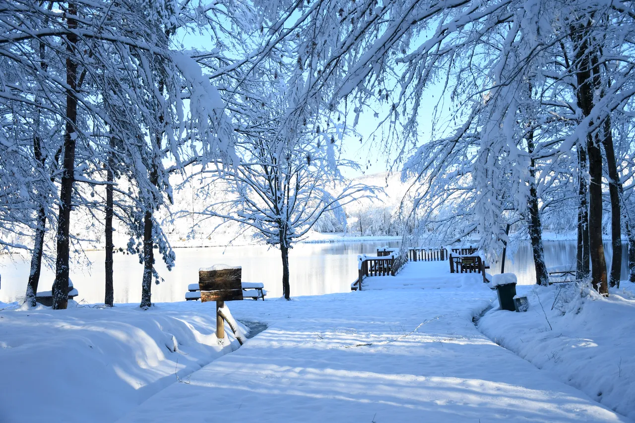 Korugöl beyaza büründü: doğa kartpostallık manzaralar sundu