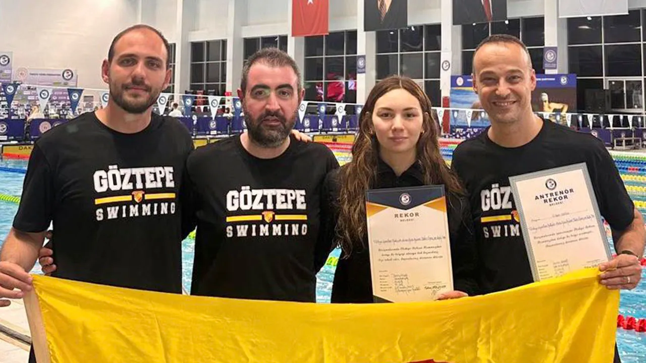 Milli yüzücü Derin Akar, 11 yıllık Türkiye rekorunu kırdı