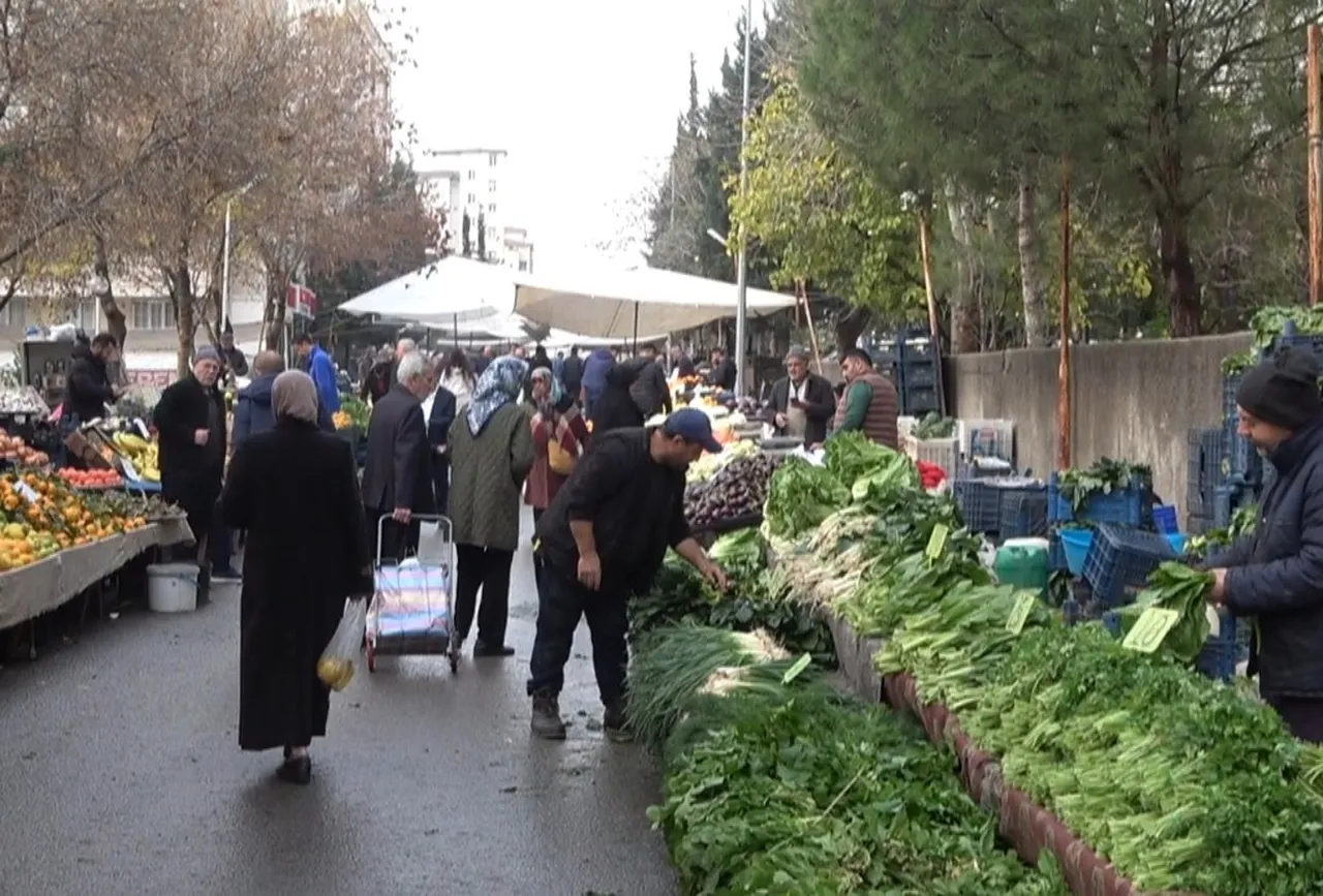 Pazarlarda kış bereketi: tezgahlar doldu, yoğunluk arttı