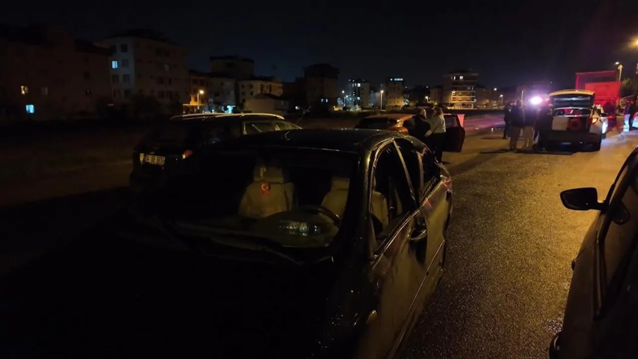 Sultanbeyli’de alkollü sürücü dehşet saçtı! Zincirleme kazada yaralılar var