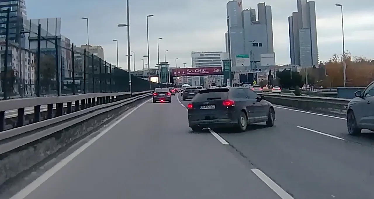 Trafikte makas belası! Önce bariyerle çarptı sonra alev aldı