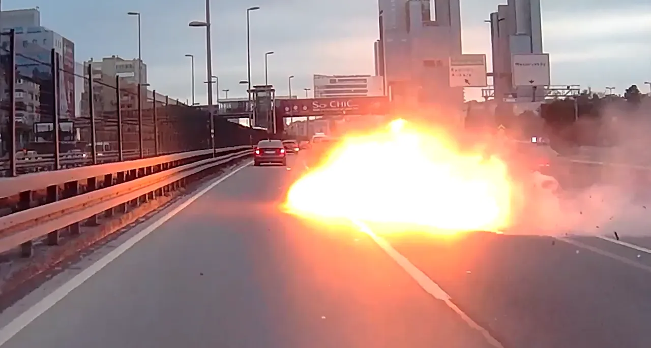 Trafikte makas belası! Önce bariyerle çarptı sonra alev aldı