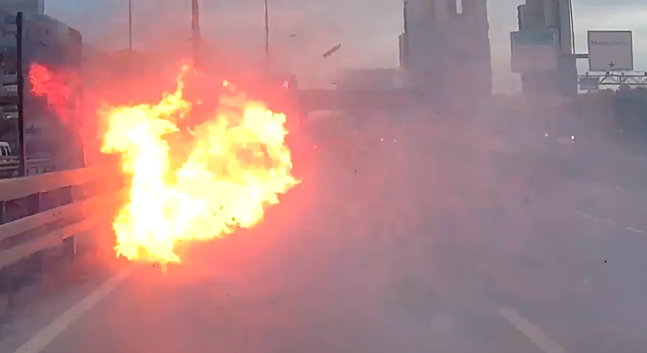 Trafikte makas belası! Önce bariyerle çarptı sonra alev aldı